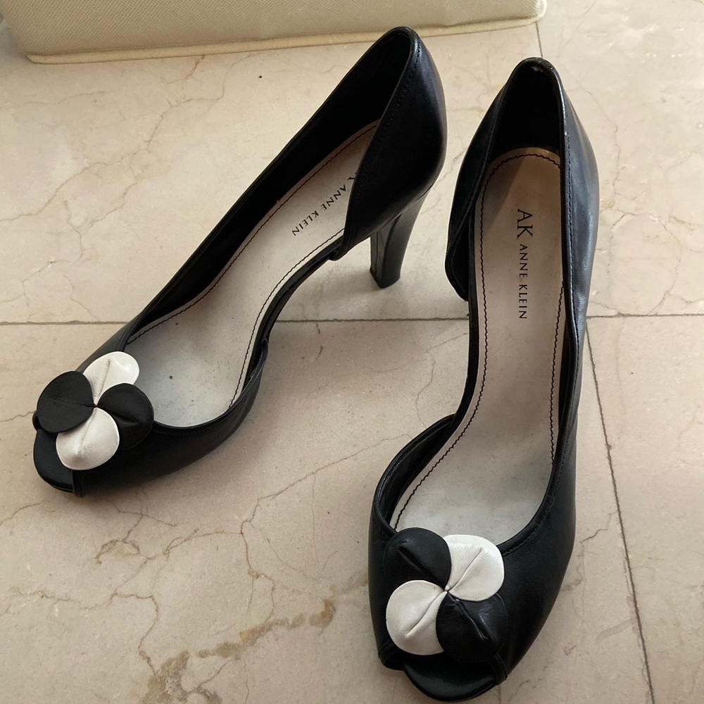 Anne Klein black and white peep toed heels